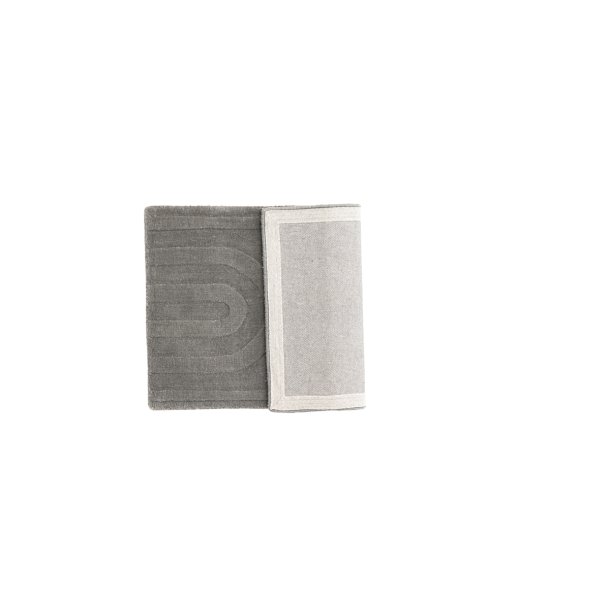 Olav - Drmtte i slvfarvet uld, rektangulr 50 x 80 cm.