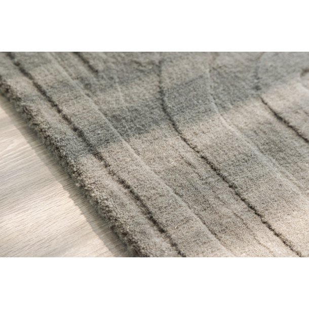 Olav - Drmtte i slvfarvet uld, rektangulr 50 x 80 cm.