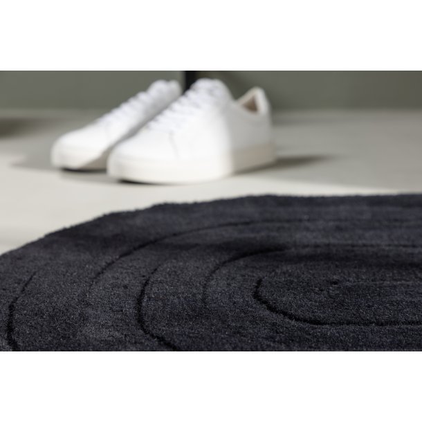 Olav - Drmtte i sort uld, 50 x 80 cm.