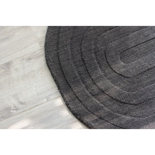 Olav - Drmtte i mrkegr uld, 50 x 80 cm.