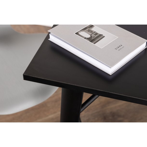 Toorx - Spisebord i sort egefiner og sort understel, 80 x 80 cm.