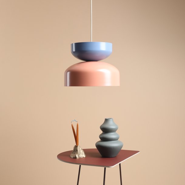 Color - Pendel i stvet bl og koral farvet metal