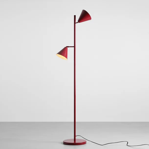 Frigg- Gulvlampe med to skrme i vinrd metal