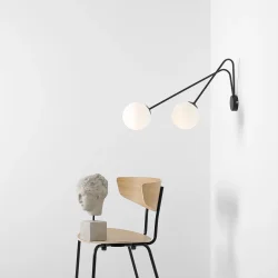 Arana - Vglampe i sort metal og to glaskupler