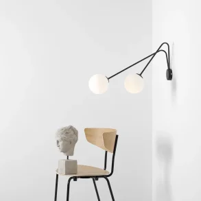 Arana - Vglampe i sort metal og to glaskupler