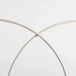 Twiggy - Loftlampe i cremefarvet metal og 4 hvide glaskupler, bredde 149 cm.