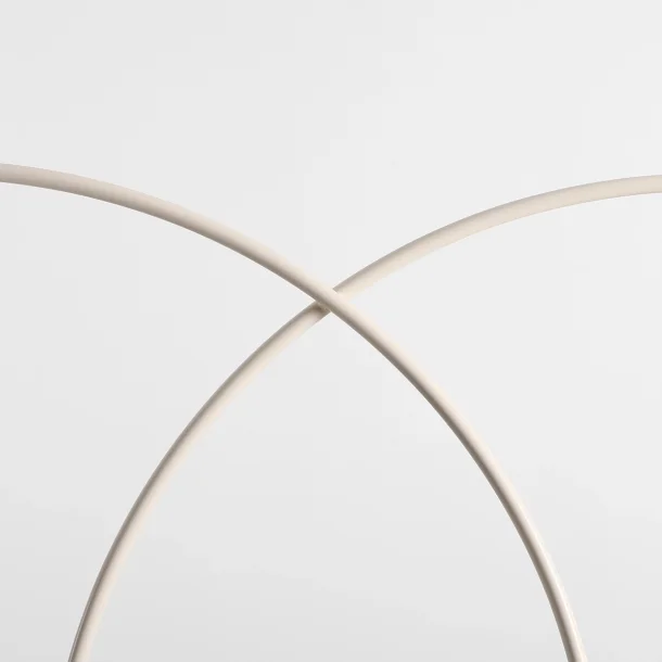 Twiggy - Loftlampe i cremefarvet metal og 4 hvide glaskupler, bredde 149 cm.