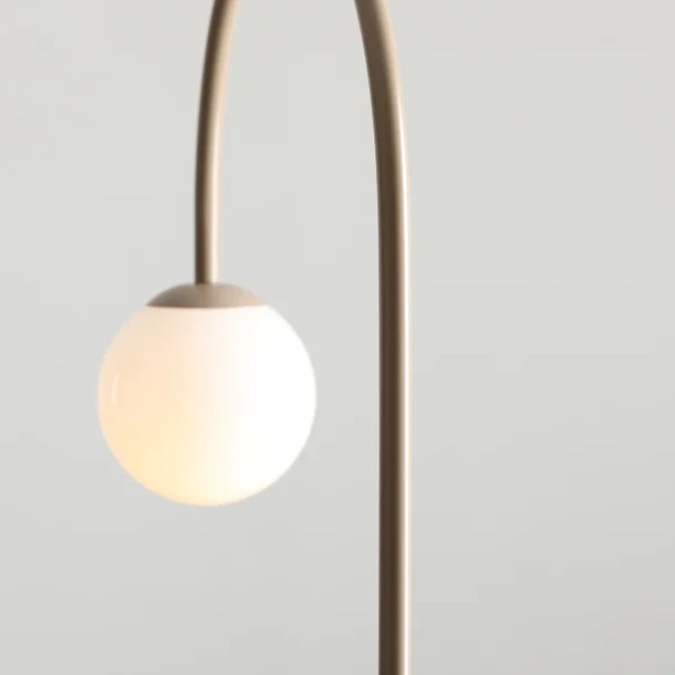 Twiggy - Gulvlampe i beige metal og hvidt glas