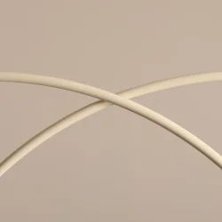 Twiggy - Loftlampe i cremefarvet metal og 4 hvide glaskupler, bredde 130 cm.