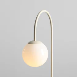 Twiggy - Bordlampe i cremefarvet metal og hvidt glas