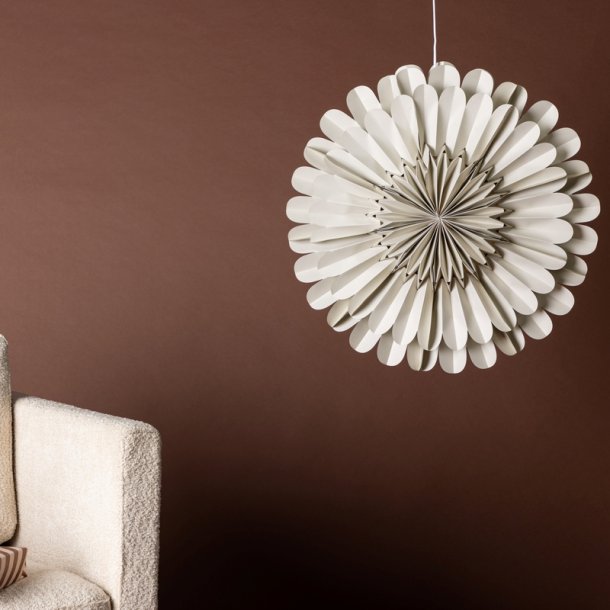 Juvela - Loftlampe i beige foldet papir, diameter 60 cm.