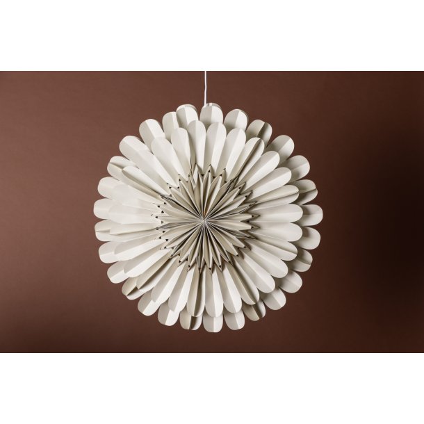 Juvela - Loftlampe i beige foldet papir, diameter 60 cm.
