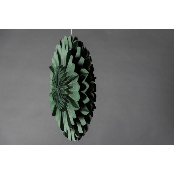 Juvela - Loftlampe i grn foldet papir, diameter 60 cm.