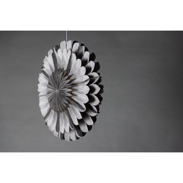 Juvela - Loftlampe i gr foldet papir, diameter 60 cm.