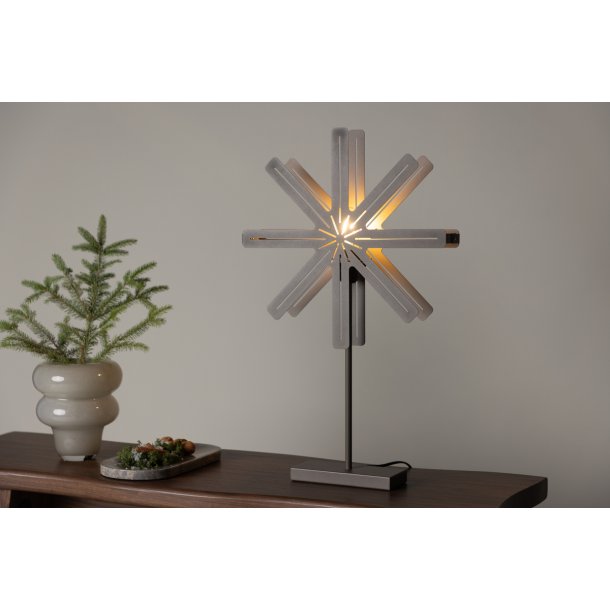 Platt- Bordlampe i mocca farvet metal, stjerneformet med LED lys, hjde 67 cm.