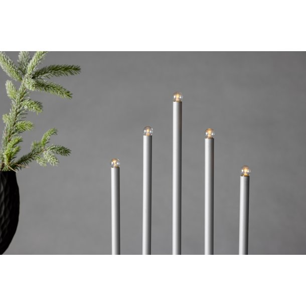 Smokey- Bordlampe i slvfarvet metal med fem dmpbare LED-lys