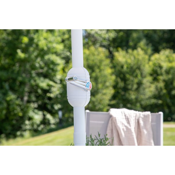 Garda - Spisebordsset med bord, seks stole og parasol i hvid aluminium