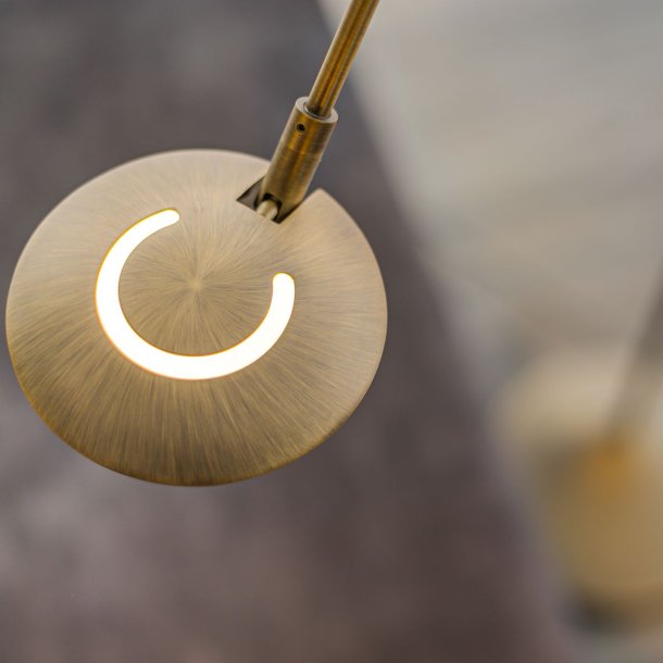 Cleo - gulvlampe i moderne stil, tre farver