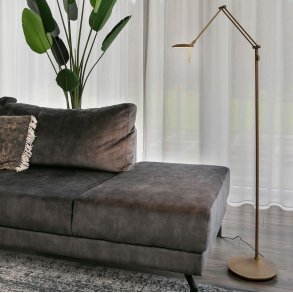 Cleo - gulvlampe i moderne stil, to farver