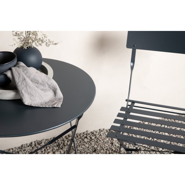 Korfus - Cafest med bord og to stole i mrkegrt stl