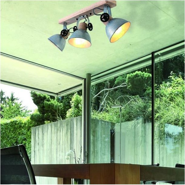 Bates - spotlampe med tre skrme i fem forskellige finish