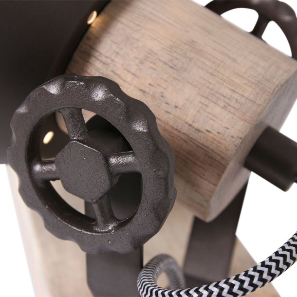 Bates - spotlampe med tre skrme i fem forskellige finish