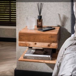 Bali - Sengebordi massiv akacietr med hylde og skuffe