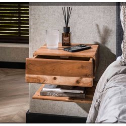 Bali - Sengebordi massiv akacietr med hylde og skuffe