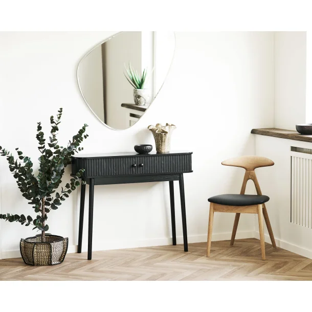 Isak � Konsolbord i svart tr� med tv� d�rrar.