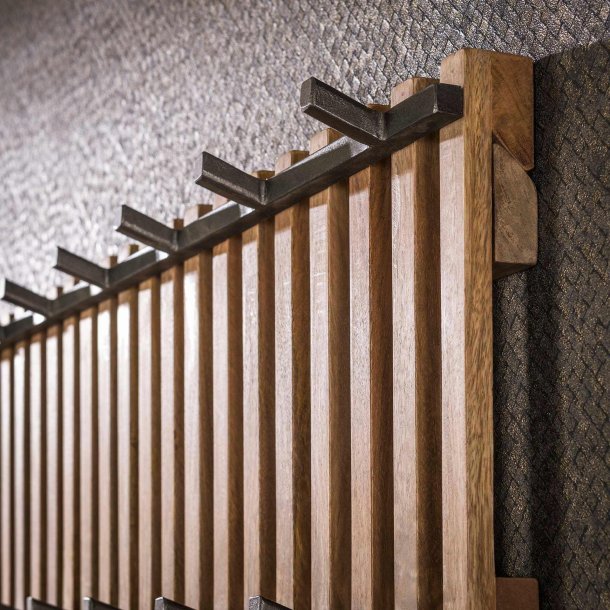 Zanzibar - Knagerkke i massiv mangotr med 13 knager