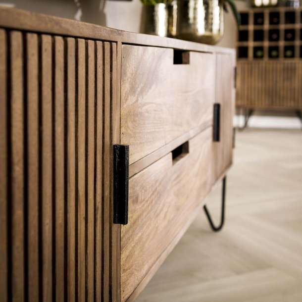 Zanzibar - TV-bord i massiv mangotr