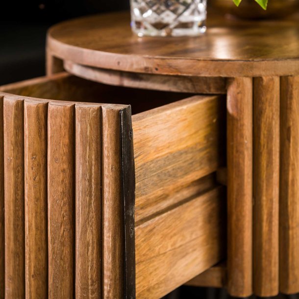 Zanzibar - Rundt sengebord i massiv mangotr