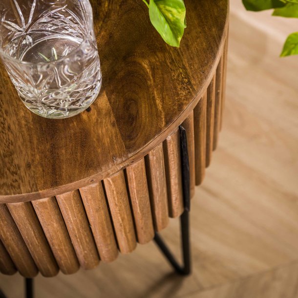 Zanzibar - Rundt sengebord i massiv mangotr