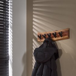 Acara5 - Knagerkke i massivt akacietr med fem knager