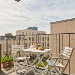 Dales - Spisebord i hvid mahogni, foldbar, 70 x 70 cm.