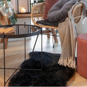 gte sort Lammeskind - 50 x 85 cm.