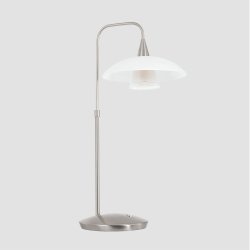 Plate - bordlampe i stl eller sort metal sammen med en glasskrm