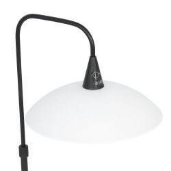 Plate - bordlampe i stl eller sort metal sammen med en glasskrm