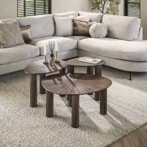 Mayas - Sofabordsst med tre trekantede borde i brunt teaktr