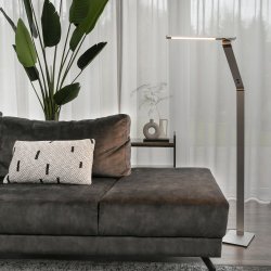 Manacor - gulvlampe i stl eller sort metal