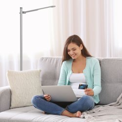 Coco - gulvlampe i aluminium og glas, to farver