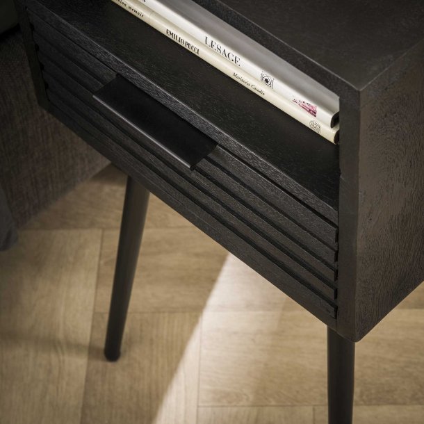 Marna - Sengebord i sort massiv mangotr