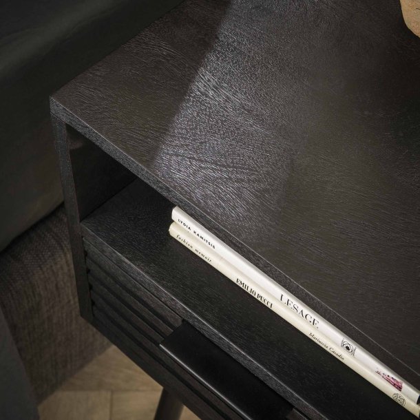 Marna - Sengebord i sort massiv mangotr