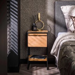 Fidenza - Sengebord i massiv lys akacietr og sort metal