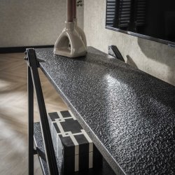 Namu - Tv bord i gr-sort metal, bredde 140 cm.