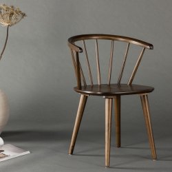 Dobby - 2 Spisebordsstole i massiv mokkafarvet lakeret tr�