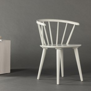 Dobby - 2 Spisebordsstole i massiv lysegr� lakeret tr�