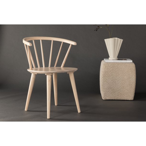 Dobby - 2 Spisebordsstole i massiv hvidtonet tr�