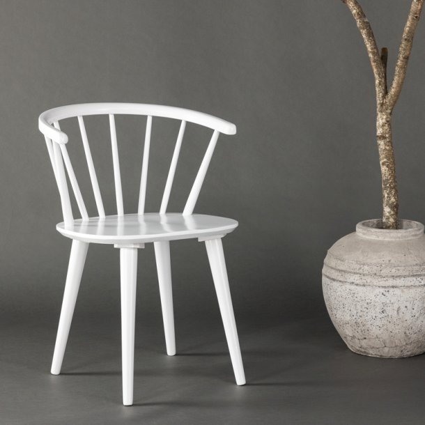 Dobby - 2 Spisebordsstole i massiv hvidlakeret tr�