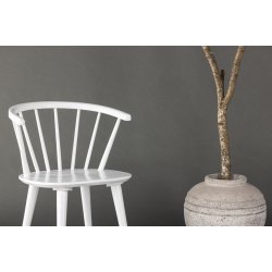 Dobby - 2 Spisebordsstole i massiv hvidlakeret tr�